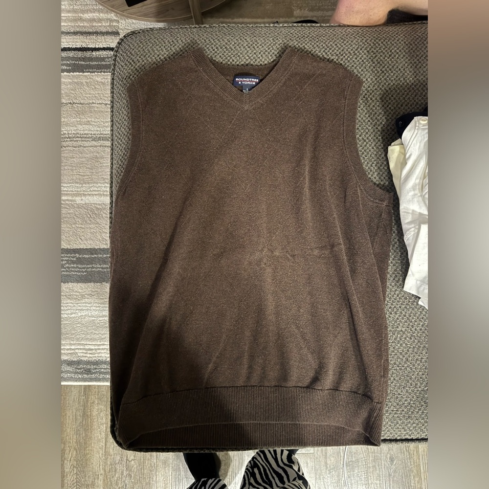 Roundtree and York sweater vest